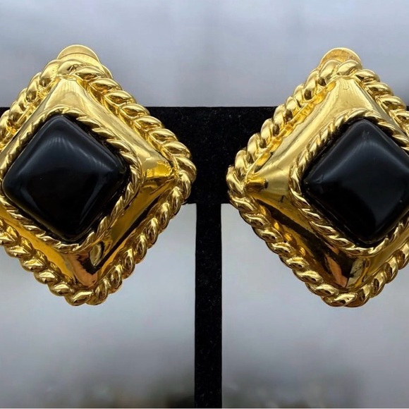Jewelry - Vintage Signed Essex French Gold-Tone Black Center Square Clip Earrings